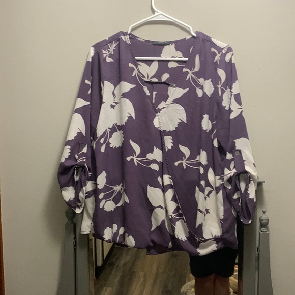 West Kei Tops - West Kei size large top grey is purple with hints of cream on the floral print